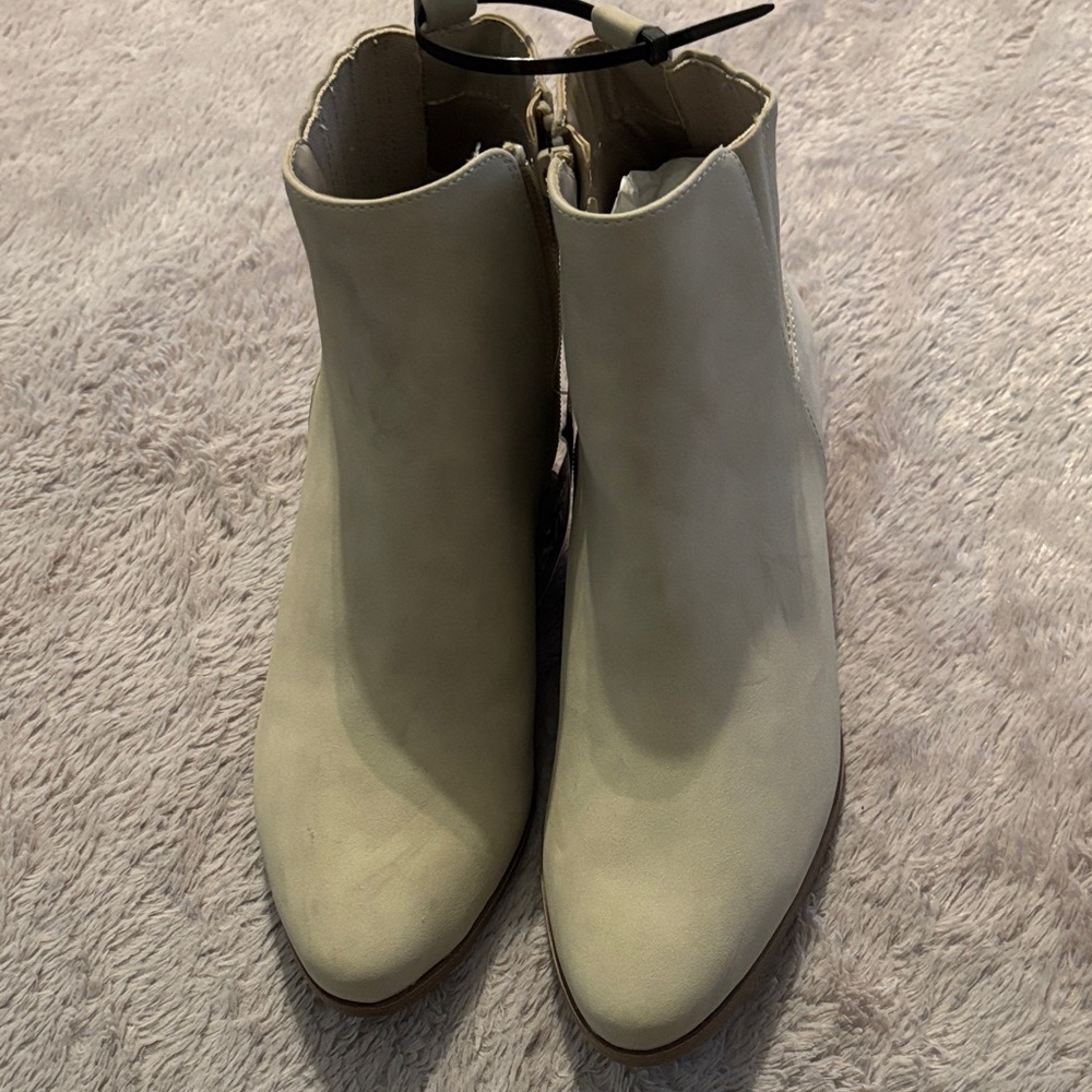 Chaps Cream Ankle Booties